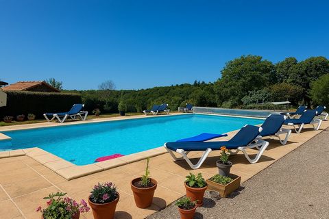 Charmante maison rénovée de 4 chambres avec jardin attenant et fabuleuse piscine.