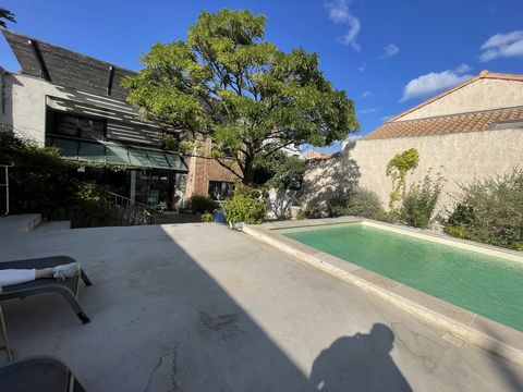 MAISON DE VILLE AVEC PISCINE