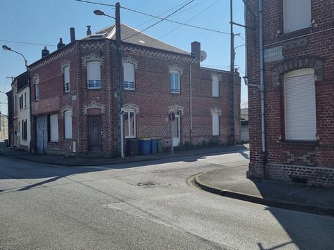 02500-Hirson En exclusivité Investisseur c'est pour vous. Situé proche du centre ville, quartier prisé. Immeuble composé de 4 appartements dont 3 rénovés entièrement en 2022 avec 2 garages. Tous les lots sont loués. Un T3 de 53m² DPE=D Loué:475 euros...
