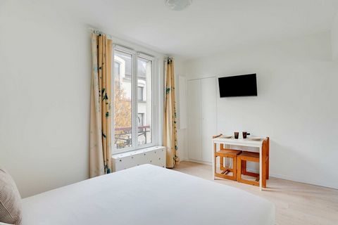 Checkmyguest biedt dit moderne studio-appartement van 19 m² op de 2e verdieping met traptoegang, ideaal voor 2 personen. Het combineert comfort en moderniteit en biedt een warme sfeer in het hart van Rueil-Malmaison. De locatie stelt u in staat om sn...