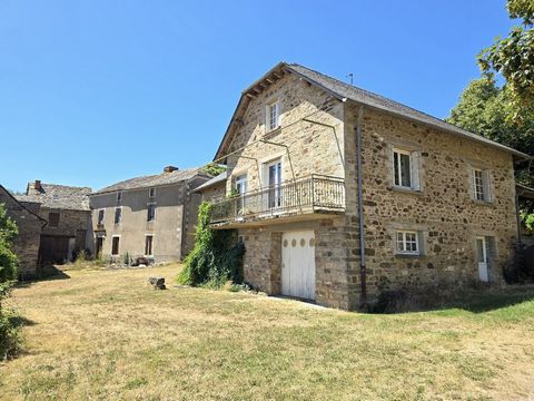 Corps de ferme, 2 maisons, dépendances - Auriac Lagast