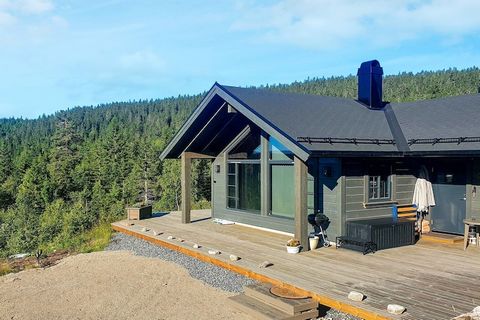 Gemütliches Ferienhaus in abgeschiedener, reizvoller Lage in schöner Natur in Solåsgrenda. Sie wohnen hier im südlichen Teil von Skrim, mit Blick in Richtung Svarstad. Das Ferienhäuschen hat zwei Schlafzimmer; eines mit einem Doppelbett, das zweite m...