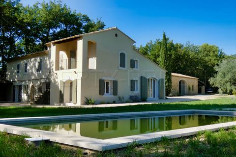 LUBERON PROPRIETE DE CARACTERE 230 M² 6 HA
