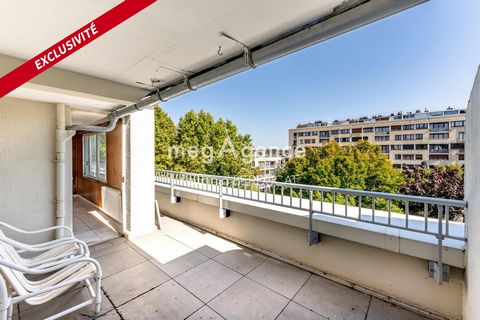Grand duplex / 5 chambres / Dernier étage avec extérieurs