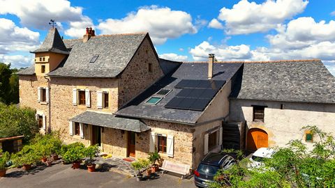 Corps de ferme rénové sur 4 hectares avec lac et piscine.