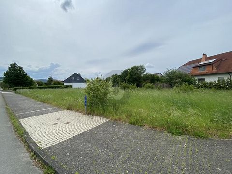 This attractive building plot in the Oberelsungen district offers a generous area of 954 square metres and is located in a quiet residential area. The location is ideal for the construction of a single-family house, a two-family house or even an apar...