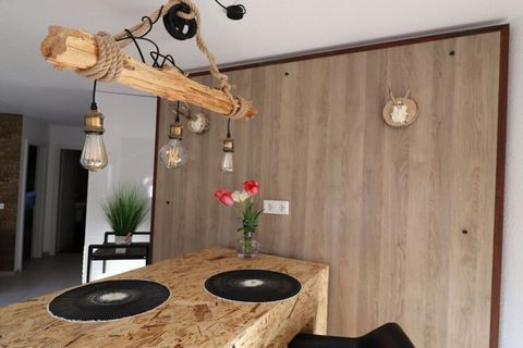 Die Wohnung im Ortsteil Bahnhof-Reken, befindet sich in einem Neubaugebiet in der Konrad-Adenauer-Straße im Souterrain, mit eigener Zuwegung und großer Außenterrasse, in sehr ruhiger Lage. Die großen Terrassentüren lassen viel Tageslicht in den Ess- ...