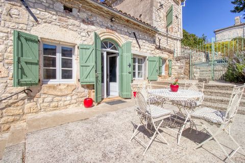 Maison en pierres 150m2 avec piscine et gîte 90m2 sur 2,8 Ha