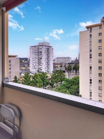 Situé à Mulhouse, à deux pas du centre historique, culturel et commercial, ce magnifique appartement de 4 pièces , 3 chambres , vaste séjour lumineux avec balcon, cave.