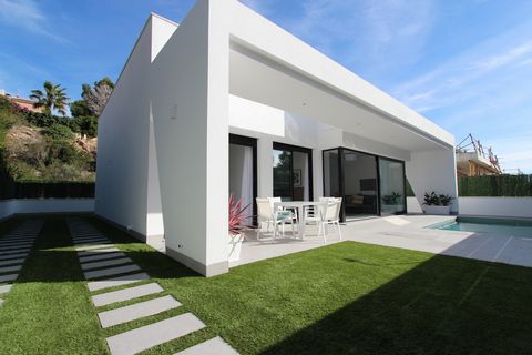This beautiful new build villa is located in the picturesque area of Pinar de Campoverde, only 15 minutes drive from the coastline and easy access to several surrounding villages. The high-quality construction provides you the option to have a beauti...