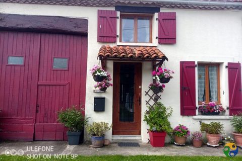 A deceptively spacious cottage located in a nice hamlet just outside the desirable village of Azat-Le-Ris. Surrounded by the wonderful countryside of the Haute-Vienne. Presented to a nice standard and ready to move in to. The rooms are laid out in su...
