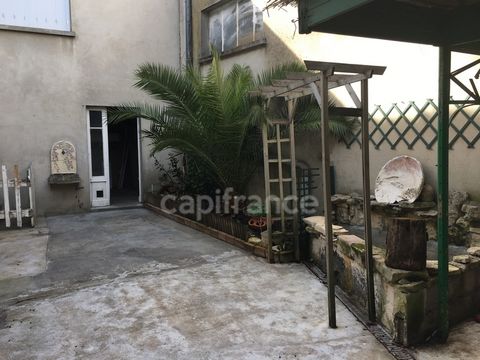 Dpt Charente (16), à vendre JARNAC maison P6 de 165 m² - Terrain de 205