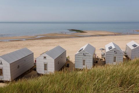 Deze trendy beach houses zijn schitterend gelegen aan de duinen, direct op het mooie Noordzeestrand van Julianadorp. U heeft hier alle voordelen die het strand te bieden heeft met natuurlijk het unieke uitzicht op de Noordzee. Een zeer gewilde omgevi...