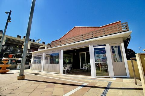 Commercial premises in the La Fuente shopping center. Restaurant in operation in the La Fuente shopping center in Orihuela Costa. This restaurant is sold fully equipped and furnished, ready to open. The commercial premises have a large southeast-faci...