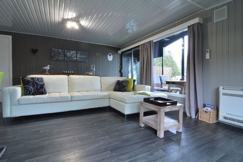 Located in Geel, this modern holiday home, next to a fishing pond, features 1 bedroom for 4 people. Suitable for a small group, guests can enjoy a hot barbecue and access free WiFi at this child-friendly property. You can enjoy a scrumptious meal at ...