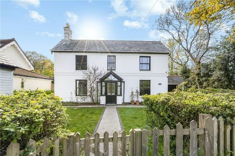 Escape to the idyllic country lifestyle with this stunning 4 bedroom, double-fronted detached cottage, located in a serene location surrounded by open fields. As you step inside, you'll immediately notice the abundance of space that this property off...