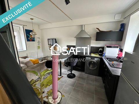 EXCLUSIVELY at SAFTI: House, adjoining a stone building. Located in the center of the town of Ploëzal, just 11km from Treguier and 19km from Paimpol, close to all amenities and shops, it offers us pleasant living comfort. Composed, on the ground floo...