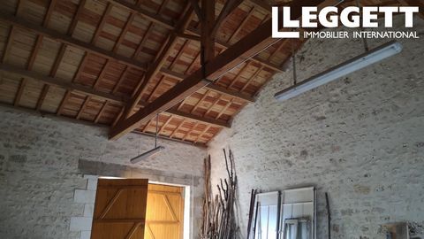 A25508FRM16 - Set of 3 adjoining agricultural barns in need of restoration. Changing their use will open up a wide range of possibilities: main residence, rental investment, commercial premises, warehouse. Floor area of 85 m², 70 m² and 120 m². Subst...