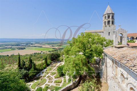 House steeped in history, at the top of a village classified among the most beautiful villages in France, about twenty kilometers south of Montélimar, the white stones of La Garde-Adhémar dazzle in the Drôme Provençale sun. From the top of its limest...