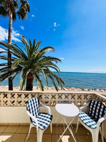 Cette belle villa à vendre dans un style méditerranéen à Mont Roig Bahia, première ligne de mer avec une vue spectaculaire !~~La tranquillité et la nature qui entoure la maison vous laisseront amoureux !~~La région est entourée de villas et d’apparte...