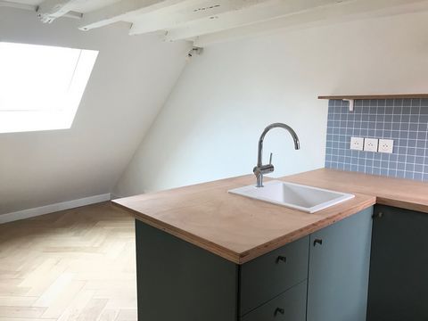 In an exceptional neighborhood, between the Tuileries Gardens and Rue Saint Honoré, a lovely, recently renovated 19m2 studio apartment. Fully furnished and equipped. A living room with a sofa bed and an equipped kitchen, a shower room with WC. Very q...