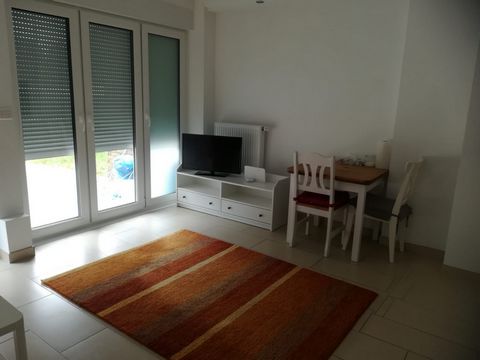 Furnished 2-room apartment near chemical park Marl for rent: Nice fully furnished 2-room apartment, very bright, parking space, large garden. Fitted kitchen with refrigerator, dishwasher, microwave, kitchenette, crockery and cutlery, bathroom with sh...