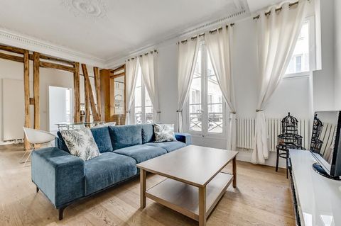 This bright and large 2 bedroom with one full bathroom long term apartment rental is located on the 1st french floor with elevator of a nice building, just between the church 'Madeleine' the Boulevard Haussman with 'les grands magasins' famous larges...