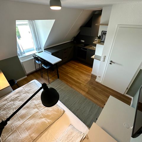 The studio apartment in the Kalkhügel district of Osnabrueck is designed for people who are temporarily relocating their center of life to Osnabrueck and are looking for a beautiful, well-kept and modern home with full equipment for this time, withou...