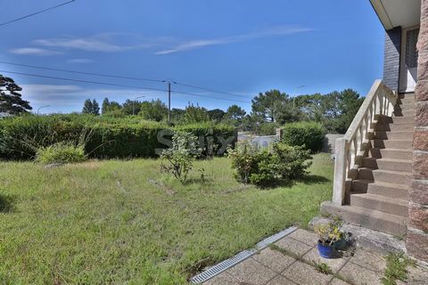 Ref 67474CV: Ploumanac’h sector This house is located just 400 meters from the seaside and the GR34. Amenities are nearby. Very good renovation project, possible extension, the 531m² plot is fully buildable. Good build quality. Collective sanitation....