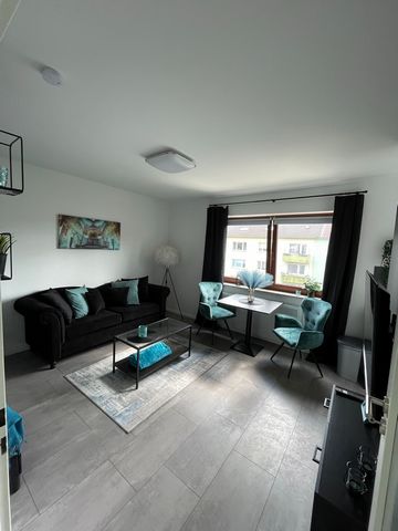 Our centrally located apartment is freshly modernized and modernly furnished. The kitchenette is practically equipped and invites you to cook. The bathroom is small but nice. A rain shower and a large, illuminated mirror are included. The apartment i...