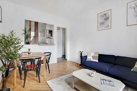 It is a 35m² flat on the 2nd floor without a lift, located only 12 minutes walk from Bastille. It is composed of: - A fully equipped and functional kitchen: fridge, hob, coffee machine, toaster, kettle, oven, microwave, washing machine... - A living ...