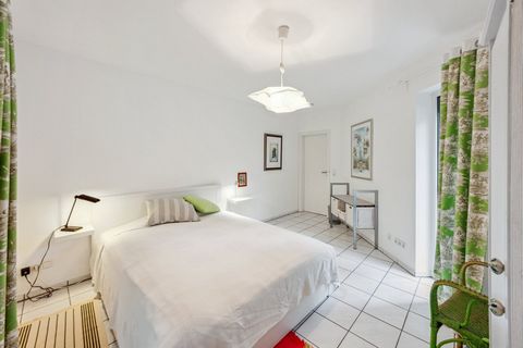 The bright, very attractive flat is located in Bierstadt with a view of the greenery. The unusual floor plan , the garden belonging to the flat with terrace and no street noise offer relaxation. Floor-to-ceiling windows on two sides of each room with...