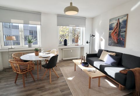 Enjoy a pleasant stay in a stylish and modern apartment in the heart of the Ruhr area. Features: -Top location -convenient check-in -Balcony Kitchen: -Dishwasher, washing machine -coffee maker, kettle, microwave, oven, stove, toaster Living area: -Sm...