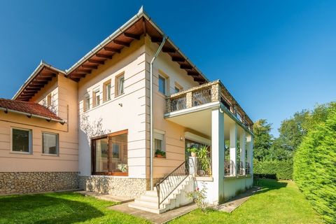 Beautiful, luxury family house for sale in Érd, only a short drive away from Budapest. The property is located in Érd Parkváros, one of the nicest neighborhoods in the suburban satellite town, close to a forested area.    The house is situated on the...