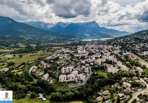 Dpt Hautes Alpes (05), à vendre EMBRUN appartement T5 spacieux avec terrasse au coeur d'un domaine boisé