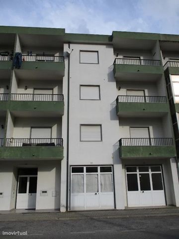 PRIVATE SALE BY TRADE PJ/18/66 - 3 bedroom apartment with storage - Rua das Corgas, no. 42, 3rd left, Proença-a-Nova - GPS location coordinates: 39.752245, -7.928433 Judicial sale of 3 bedroom apartment, located on the top floor, with balconies and s...