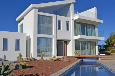 Modern and luxury villa in Javea, Costa Blanca, Spain with private pool for 6 persons. The house is situated in a residential beach area. The villa has 3 bedrooms, 3 bathrooms and 1 guest toilet, spread over 3 levels. The accommodation offers a lot o...