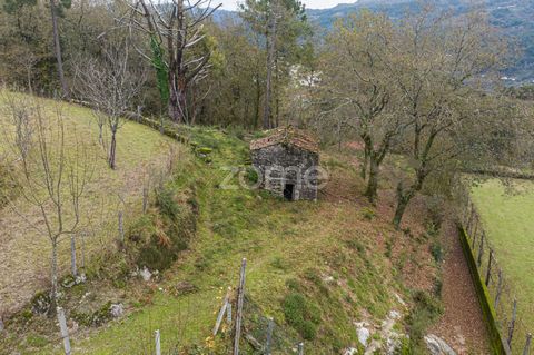 Property ID: ZMPT563203 House in a state of ruin, to recover, with a total land area of 2836 m2. Located in Lugar das Antas in Gondoriz, Municipality of Terras de Bouro, close to Gerês and the village of Terras de Bouro, in a quiet area with easy acc...