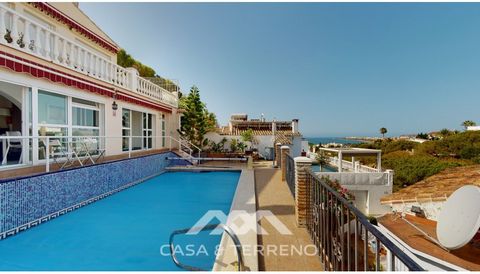 We are pleased to present this fantastic villa in one of the most popular coastal towns on the Costa del Sol, Caleta de Vélez. Just minutes from the beach, restaurants, bars and shops, this property offers an unbeatable location. The two-storey villa...