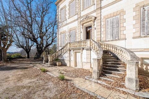 Sole Agent. In a sought-after village 40 km from Aix en Provence, this exceptional ensemble comprises two adjacent 19th century bourgeois properties and annexes set in about 8.5 hectares of grounds planted with centennial trees. A drive lined with pl...