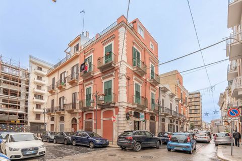PUGLIA - BARLETTA - VIA TANCREDI Located in the heart of Barletta, we offer for sale this prestigious two-level apartment, currently rented. The building dates back to 1940 and has been recently renovated, thus guaranteeing a home in excellent condit...