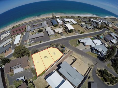 We have a rare opportunity to offer 3 proposed lots in this fantastic position just one street back from the beach, just a short stroll to town and the Bunbury Plaza. With the popular Hollow Beach Bar at your door step. Lots start at $230,000 and wit...
