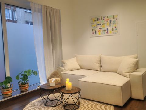 Welcome to ruhrApartments in Bochum. In this spacious apartment, you'll find various amenities for a great stay with us: - two separate bedrooms - one king-size bed and one single bed - sofa bed for two additional guests - fully equipped kitchen - co...