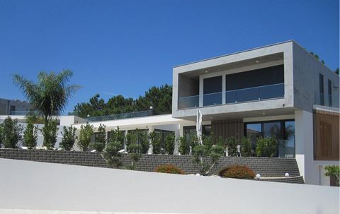 This modern dream home conveys a lot of serenity and is truly incredible, its a perfect home. An impressive stylish, detached villa on 741 sqm land built to high standards of and the best quality finishes. Located in the village of Salir do Porto, cl...