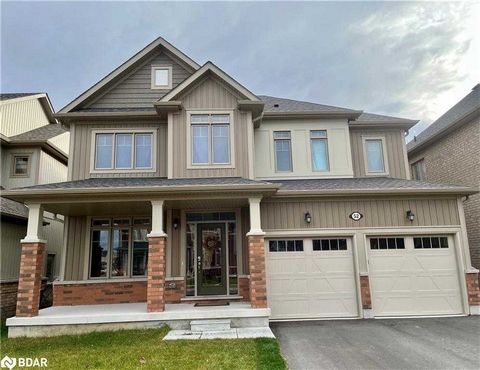 Great large family home built in 2022 in Indigo Estates in Collingwood. This Magenta model has upgrades to include larger bedrooms and second floor laundry. The Kitchen has a large island with pot and pan drawers, soft close cupboards, upgraded hardw...