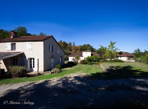 EXCLUSIVE - EXCEPTIONAL ENVIRONMENT - EXCEPTIONAL PROPERTY - 3 HOUSES - 10 HECTARES - WOODS / MEADOWS - SAFE FROM ALL VIEWS - Efficity, the agency that values ​​your property online presents this unique place to you. Located 1h10 from Bordeaux, 1h30 ...