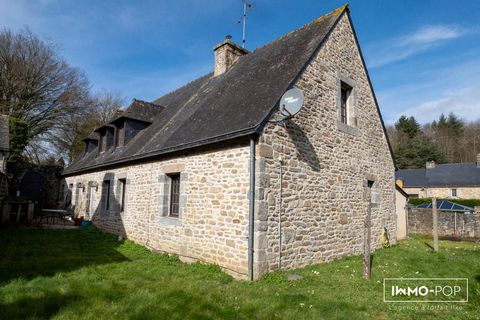 Immo-pop, the fixed price real estate agency offers this detached house of Type 6 and 192m² on two levels and a plot of 470m², facing South-West and located in a very quiet area of the town of Saint-Nicolas-du-Pélem, about 40km from Guingamp, Loudéac...