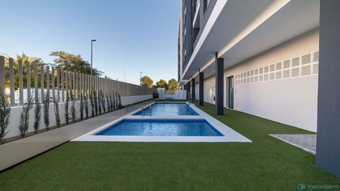 Located in Murcia. Bright apartments in a new building with 2 or 3 bedrooms, parking space, communal pool and garden. Modern finishes, fitted wardrobes in all bedrooms, separate kitchen and spacious living-dining room. The residential complex is loca...