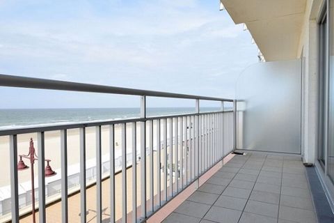 Spacious apartment on the seafront with 2 terraces, one with a view of the sea and a second south-facing. Classic decor. Equipped with every comfort. The apartment can accommodate 6 people. Bathroom + new shower room.