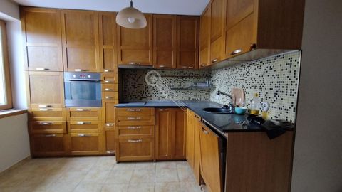 Imoti Tarnovgrad offers you a maisonette with four bedrooms, located in the central part of the city, close to the police, shops, restaurants, park, school and kindergarten. The offered property is located on the fourth and fifth floors of the brick ...